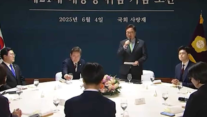 2025年香港正版免费大全今晚开,万岁山巨人演员睡3米大床穿59码鞋,经典解释落实_游戏版V7.73